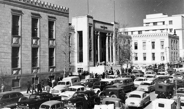 تصویر ترافیک در خیابان فردوسی تهران  در دهه ۳۰