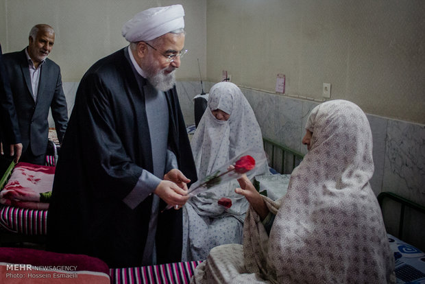 Rouhani visits nursing, veterans homes in Tehran