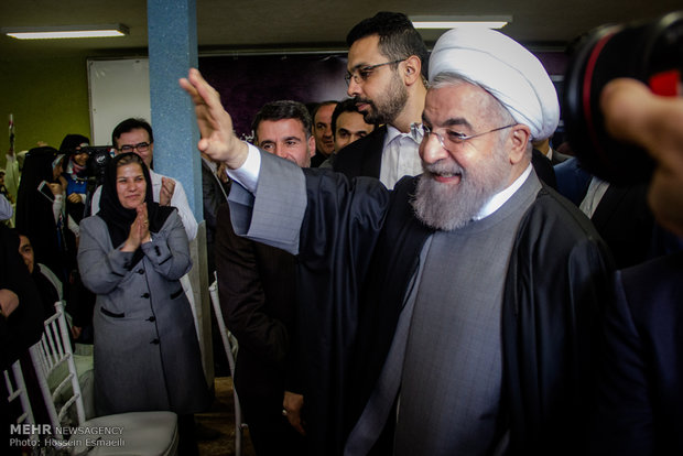 Rouhani visits nursing, veterans homes in Tehran