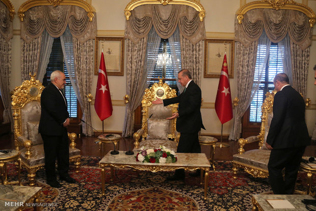 Zarif meets Turkish president, PM in Istanbul