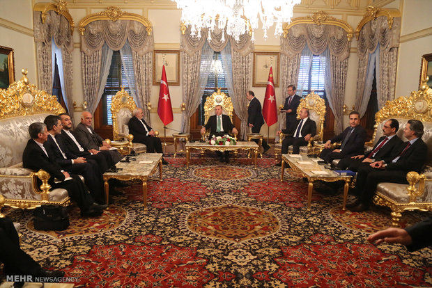 Zarif meets Turkish president, PM in Istanbul