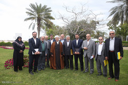 دیدار اعضای دبیرخانه شورای عالی مناطق آزاد با آیت الله هاشمی