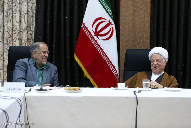 دیدار اعضای دبیرخانه شورای عالی و مدیران عامل مناطق آزاد با آیت الله هاشمی رفسنجانی