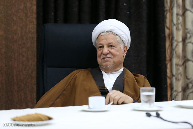 دیدار اعضای دبیرخانه شورای عالی و مدیران عامل مناطق آزاد با آیت الله هاشمی رفسنجانی