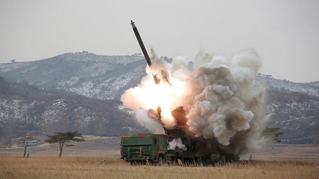 كوريا الشمالية تطلق 4 صواريخ باليستية