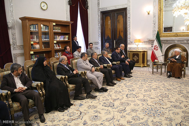 دیدار جمعی وزرا،معاونان رئیس جمهور،کارگزاران نظام و نمایندگان مجلس با آیت الله هاشمی رفسنجانی