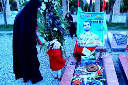 جشن تولدی بر مزار شهید مدافع حرم
