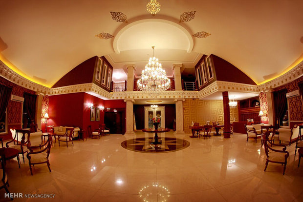 فندق بحري في جزيرة كيش الايرانية