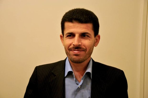 پاپیزاده: دولت زیرساخت هدایت نقدینگی به سمت تولید را فراهم کند