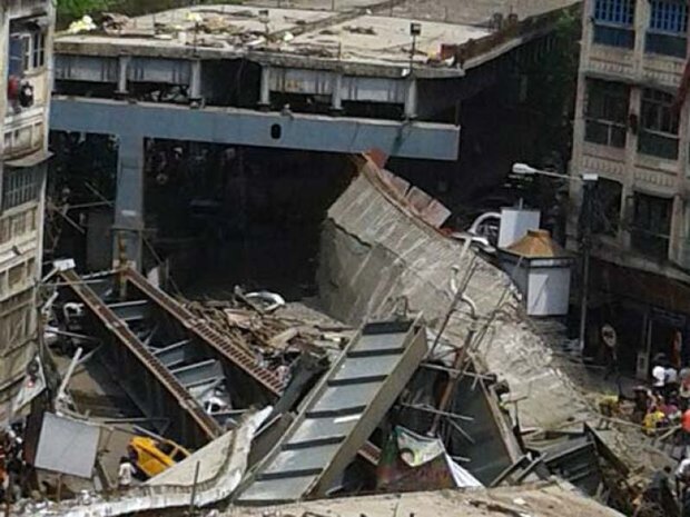 کلکتہ میں زیر تعمیر فلائی اوور گرنے سے 14 افراد ہلاک