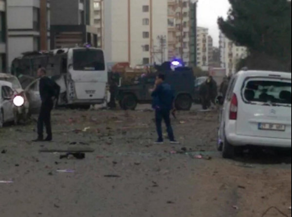 Erciş’te jandarma komutanlığına PKK saldırdı