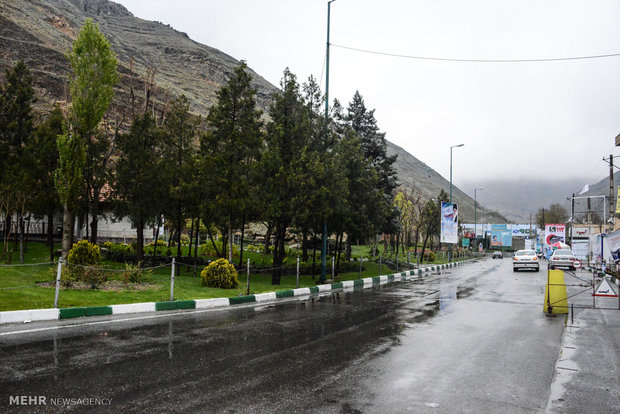 بارش شدید باران در جاده کرج - چالوس/ رانندگان احتیاط کنند