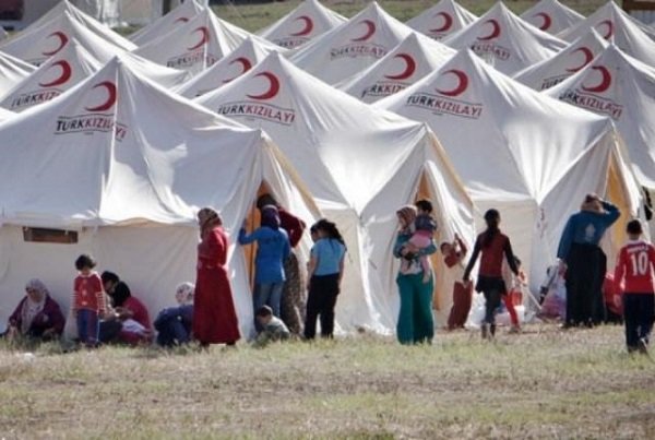 وزير الداخلية التركي يهدد بارسال 15 الف مهاجر شهريا الى أوروبا