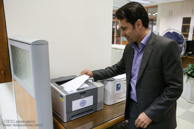 بازدید خبرنگاران از اتاق سوئیفت