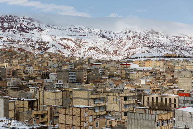 هطول الثلج في مدينة تبريز