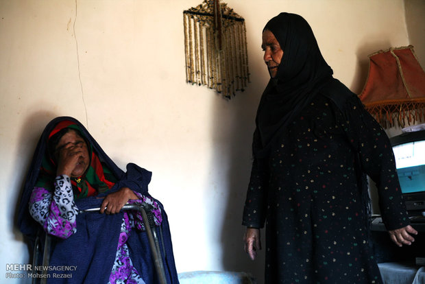 درد شدید و عدم درمان زن سیستانی بعلت فقر و محرومیت در یکی از روستاهای اطراف زابل