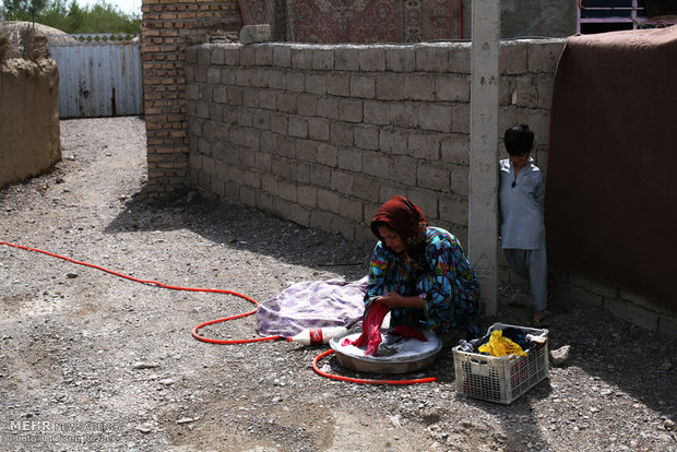 شستشوی البسه خانگی و تخلیه آب آلوده در معابر عمومی