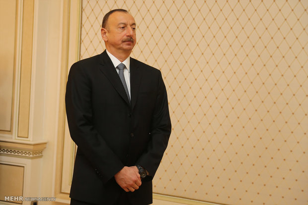 Zarif meets with Azerbaijan's Aliyev in Baku