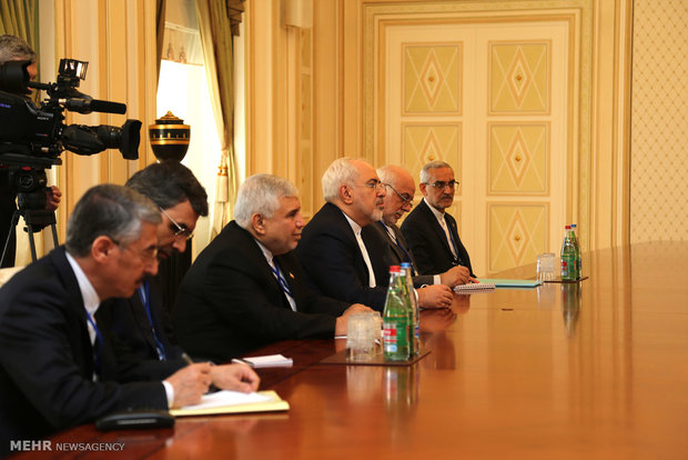 Zarif meets with Azerbaijan's Aliyev in Baku