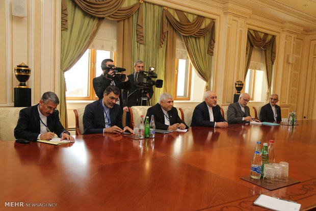 Zarif meets with Azerbaijan's Aliyev in Baku