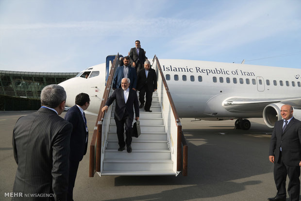 Zarif arrives at Baku airport