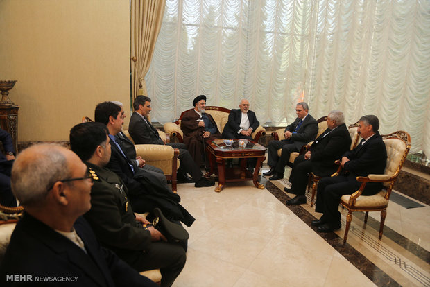 Zarif arrives at Baku airport