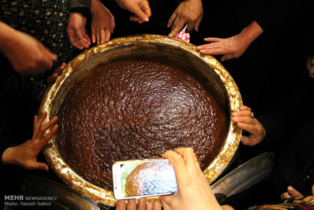 پخت سمنو؛ سنتی قدیمی در قم/ نذری با طعم اعتقاد و باورهای دینی