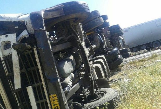 واژگونی اتوبوس در محور نایین – چوپانان/خواب آلودگی علت حادثه بود