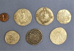 ۱۱۷ سکه به همراه ۳ قطعه سفال  در  شهرستان ابهر کشف شد