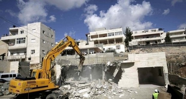 جيش الكيان الصهيوني يفجر منزل فلسطيني غرب سلفيت