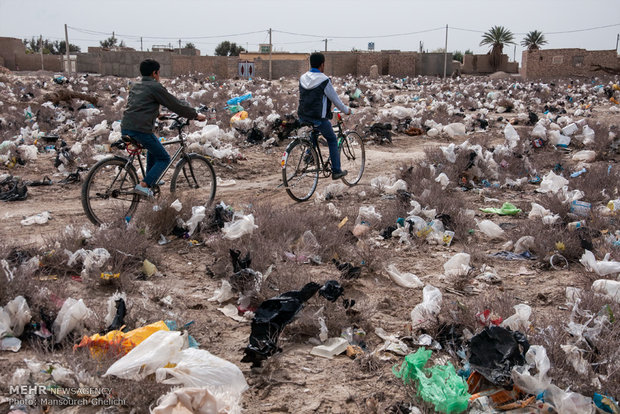 وجود انبوه زباله در اطراف روستا ها وشهر زمینه ساز شیوع بیماریهای عفونی است