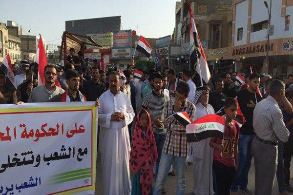 تظاهرات در شهرهای مختلف عراق در حمایت از نمایندگان تحصن کننده