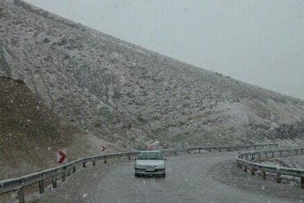 بارش برف و باران در دو استان/ ترافیک نیمه سنگین در جاده‌ها