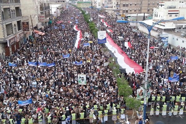 صنعا میں سعودی عرب کے حملے اور یمن کے محاصرے کے خلاف مظاہرہ
