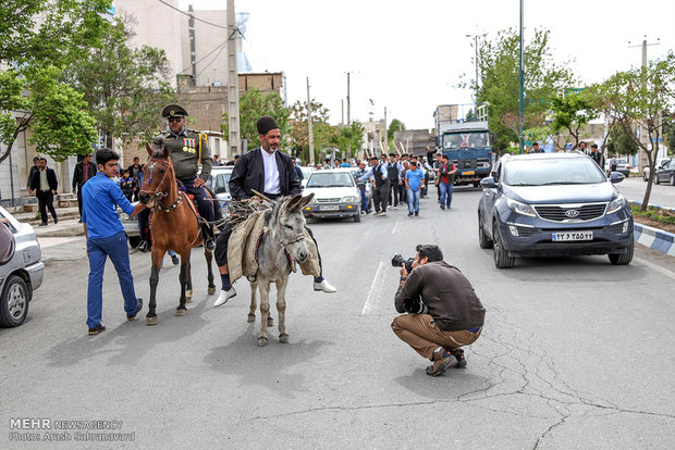 مراسم "التلويح بالمجرفة" التقليدية في ايران