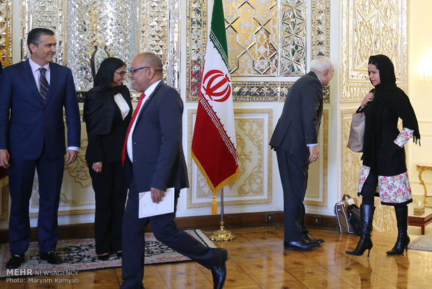 Zarif meets Venezuelan counterpart in Tehran