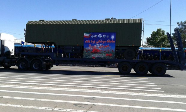 Iran unveils S-300 missile system in Army parades 