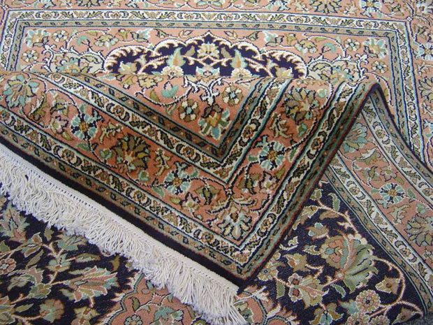 فرش فارس تقسیم بندی تمدنی شود / فرش بافی هنر استراتژیک ایرانی‌ها