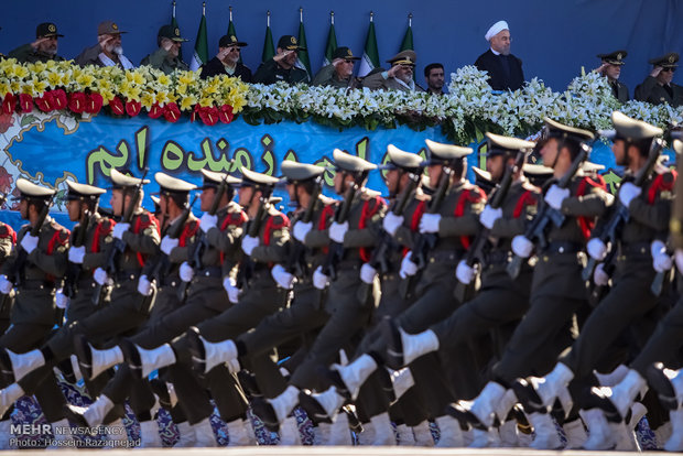 İran’da “Ordu Günü” merasimi başladı