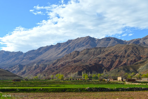 دامنه های قلۀ 4 هزار متری شاهوار