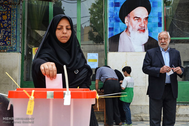 Polls open across Iran for runoff elections 