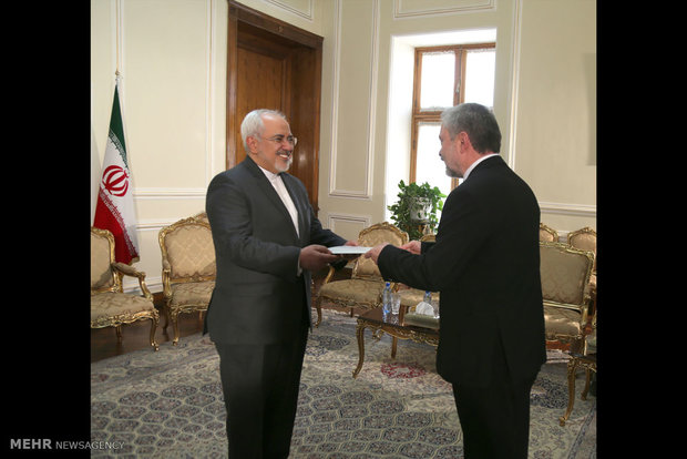 New ambs. submit copy of credentials to FM Zarif