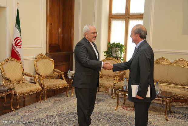 New ambs. submit copy of credentials to FM Zarif