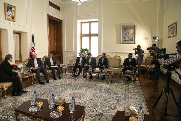 New ambs. submit copy of credentials to FM Zarif