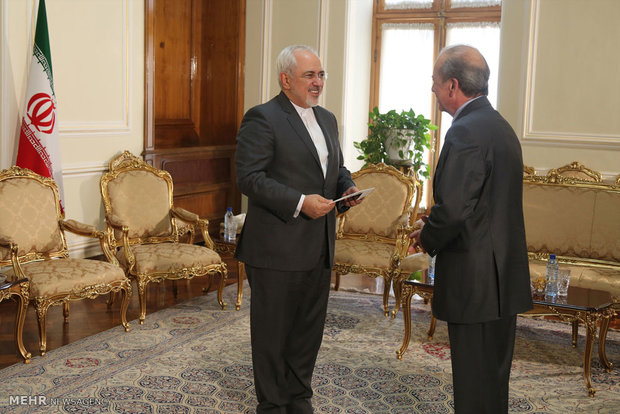 New ambs. submit copy of credentials to FM Zarif