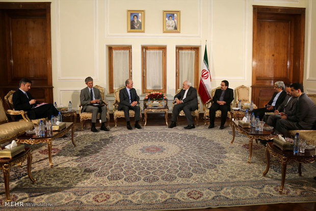ظريف: ايران مستعدة للتشاور مع فرنسا في مختلف مجالات السياسة الخارجية