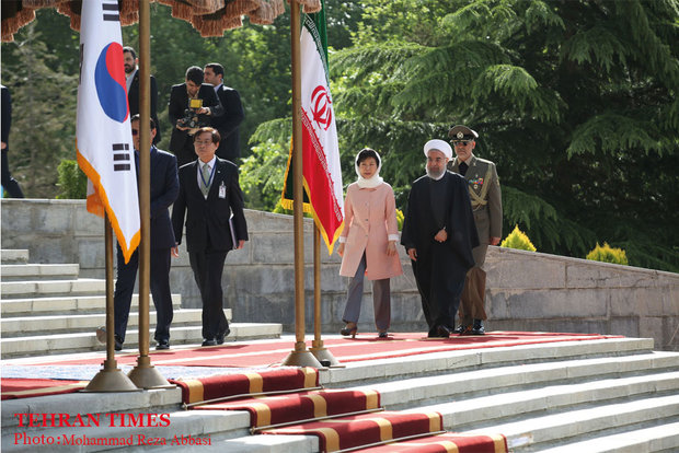 Rouhani welcomes President Park Geun-hye 