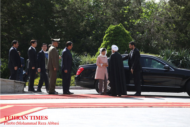 Rouhani welcomes President Park Geun-hye 