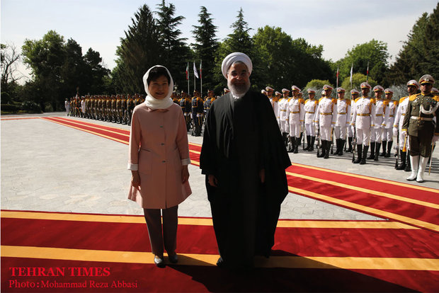 Rouhani welcomes President Park Geun-hye 