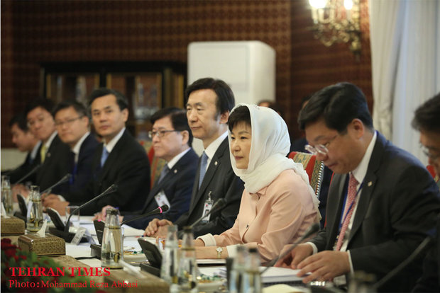 Rouhani welcomes President Park Geun-hye 